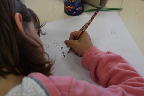 Les enfants dessinent leur trajet domicile - école (2)
